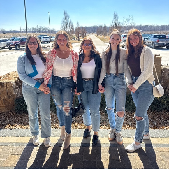 Get To Know Samantha ☀️ - Picture 7 of 8